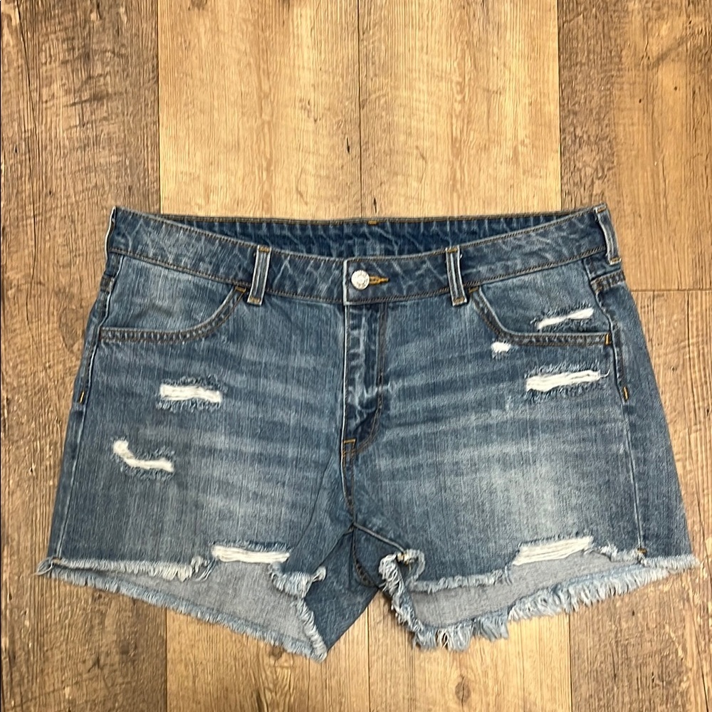 H&M Blue Jean Shorts, Distressed w/Frayed Hem, Size 12, 100% Cotton, EUC 🎈
